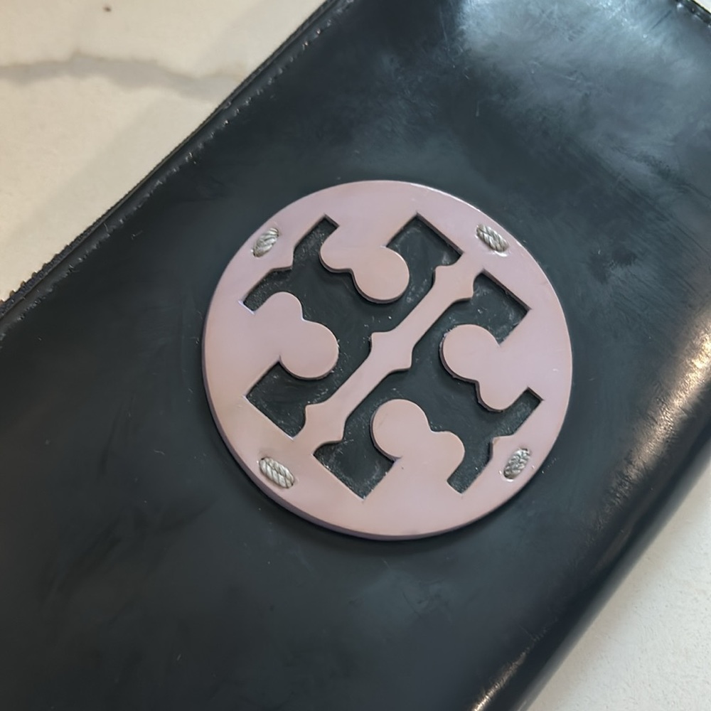 Tory Burch Patent Leather Continental Purple Wallet - Picture 2 of 11